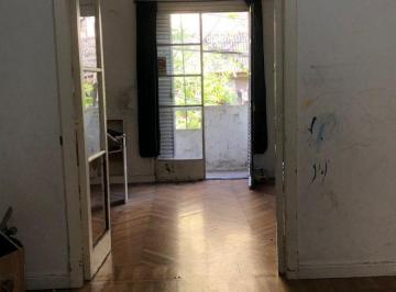 Departamento de 3 ambientes, Monserrat · Antiguo, a Refaccionar, en Esquina – 60 m² con Balcón – Bajas Expensas