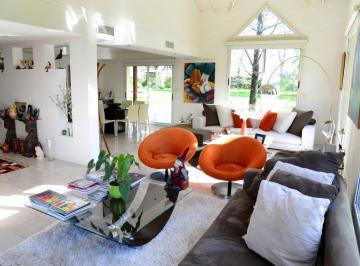 Casa · 400m² · 6 Ambientes · 2 Cocheras · Highland Park Cc, Venta con Renta a Febrero, Imponente Lote