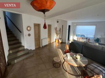 Casa · 420m² · 3 Dormitorios · 1 Cochera · Casa en Venta - Semicéntrica