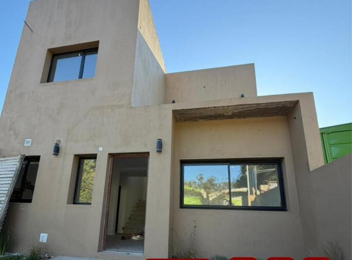 Casa · 250m² · 4 Ambientes · 1 Cochera