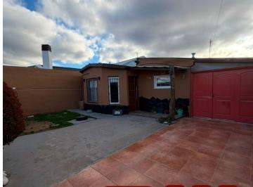 Casa · 120m² · 4 Dormitorios · 3 Cocheras · Casa en Tandil