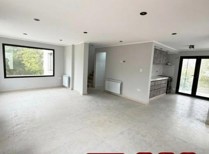 Casa · 210m² · 5 Ambientes · 1 Cochera
