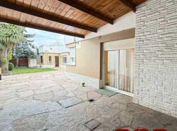 Casa · 100m² · 4 Ambientes · 1 Cochera · Casa en Alquiler Juncal