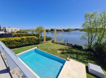 Casa · 240m² · 6 Ambientes · 4 Cocheras · Hermosa Casa a La Laguna en Canton Islas