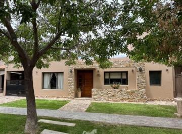 Casa de 8 ambientes, General Gutiérrez · Casa en Venta – 3 Dorm. - B° Viñas del Torreón, Maipú - Pileta, Apta Credito