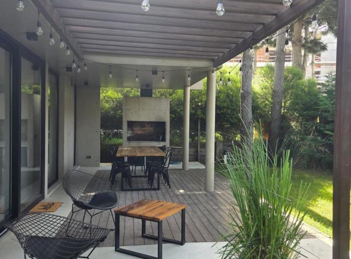 Casa · 95m² · 4 Ambientes · 2 Cocheras