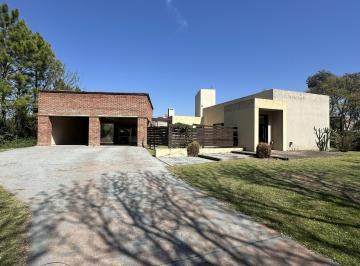 Casa · 267m² · 5 Ambientes · 2 Cocheras · Casa de Una Planta — Fincas del Sur I — Ubicación Inmejorable