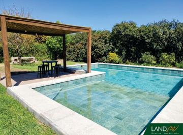Casa de 7 ambientes, Villa Allende · Venta: Casa en San Isidro en Una Sola Planta, Gran Parque y Pileta de 48 m².