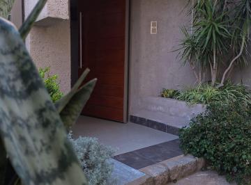 Puerta de entrada · PH Moderno con Patio Privado