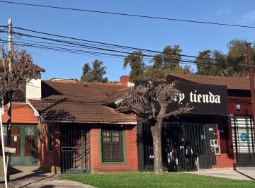 Local comercial · 118m² · 4 Ambientes · 1 Cochera · En Venta Castelar Av Santa Rosa Local con Vivienda