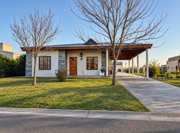 Casa · 130m² · 4 Ambientes · 2 Cocheras · Alquiler Casa 4 Ambientes, San Sebastián, Área 1