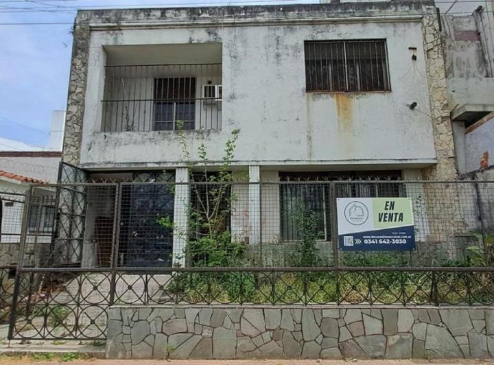 Casa · 326m² · 7 Ambientes · 1 Cochera