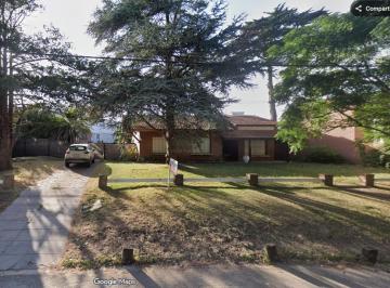 Chalet Av 4 Entre Bs As y 102 · Oportunidad de Inversion, Chalet, Gran Lote, Pleno Centro Av 4 Av Bs As