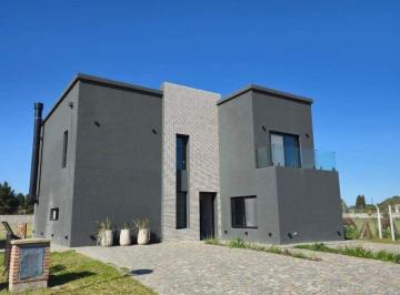 Casa de 5 ambientes, Ezeiza · Casa en Venta en Canning - 5 Ambientes con Piscina en Barrio Canning Chico