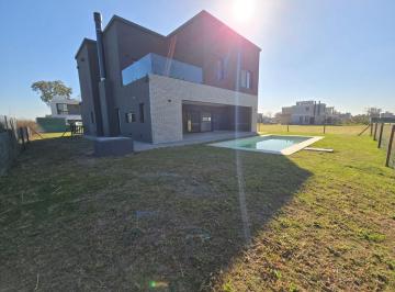 Casa de 5 ambientes, Ezeiza · Casa en Venta en Canning - 5 Ambientes con Piscina en Barrio Canning Chico