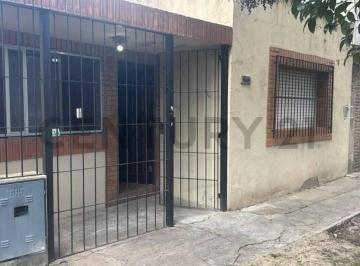 Oficina comercial · 140m² · 3 Ambientes · 1 Cochera · Casa 3 Ambientes Sobre Av Vergara - Berazategui, Lote de 300 m²