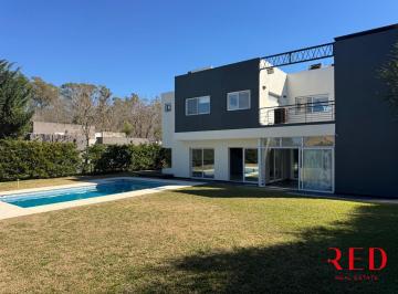 Casa · 235m² · 4 Ambientes · 5 Cocheras · Casa en Santa Ana