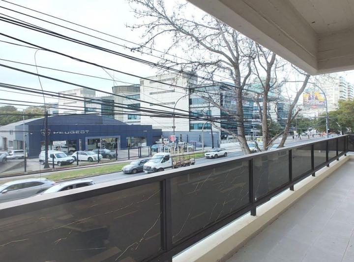 Consultorio · 150m² · 2 Ambientes · 1 Cochera