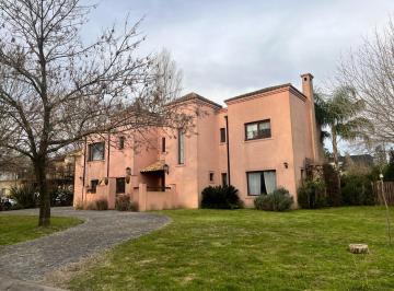 Casa · 252m² · 5 Ambientes · 4 Cocheras · Casa en Venta Construida en Dos Plantas en El Barrio Náutico San Isidro Labrador de Villanueva Tigre