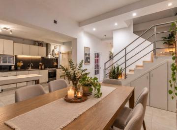 PH · 102m² · 4 Ambientes · 1 Cochera · Venta. PH Tipo Casa Al Frente con Cochera, Balcon Terraza y Sin Expensas. Wilde