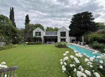 pileta · Casa Moderna con Increible Jardin