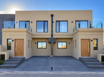 Casa · 180m² · 5 Ambientes · 1 Cochera · Casa Tipo Duplex en Barrio Semi Abierto en Capilla del Señor