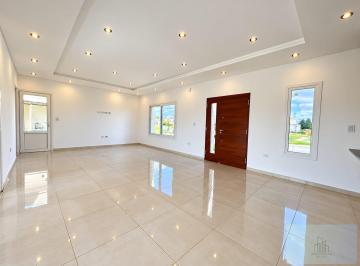 Casa · 122m² · 4 Ambientes · 2 Cocheras · Casa en Barrio Santa Ines - Canning - Estrenar