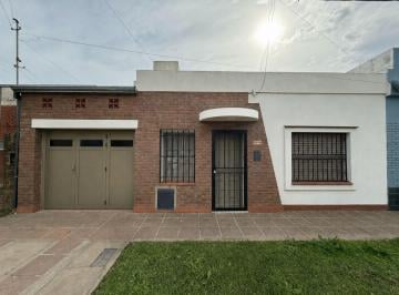 Casa · 130m² · 5 Ambientes · 1 Cochera · Venta Casa de 3 Dorm. con Patio - Santo Tome