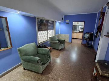 Casa · 222m² · 5 Ambientes · 2 Cocheras · Casa 4 Ambientes Venta Lanus Quincho Cochera