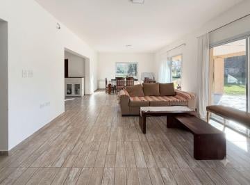 Casa · 158m² · 4 Ambientes · 2 Cocheras · Casa 4 Amb Suite Pileta Parque de 2000 m² Lujan