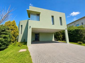 Casa · 324m² · 6 Ambientes · 4 Cocheras · Venta Casa Ayres Plaza 4 Hab Oportunidad Financia
