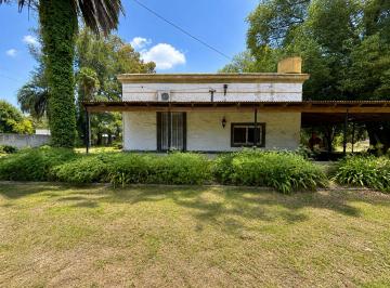Casa · 200m² · 6 Ambientes · 3 Cocheras · Venta Casaquinta con Pileta