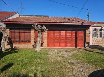 Casa · 107m² · 3 Ambientes · 1 Cochera · Venta Casa 3 Amb. con Cochera. Quilmes O.