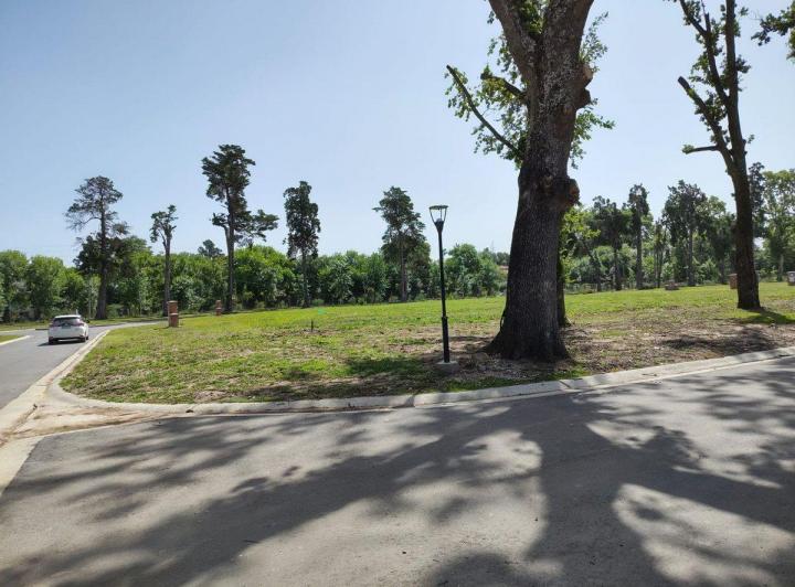 Terreno · 610m²