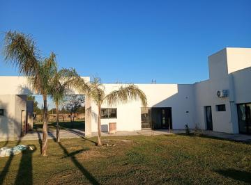Casa · 200m² · 3 Dormitorios · 2 Cocheras · Casa Parque, Paz, Colonia Benítez