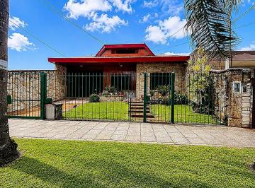 Casa · 229m² · 4 Ambientes · 2 Cocheras · Venta Casa 4 Ambs Moron Parque Cochera + 2 Ambs