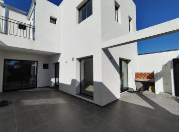 Casa · 190m² · 4 Ambientes · 2 Cocheras · Casa Venta Tolosa 3 Dorm. Patio Garage