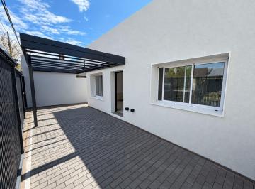 Casa · 64m² · 4 Ambientes · 2 Cocheras · Casas en Venta en Villa Castells 2 Dorm.