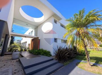 Casa · 409m² · 9 Ambientes · 2 Cocheras · Casa Al Bosque en Venta en Los Castores, Nordelta