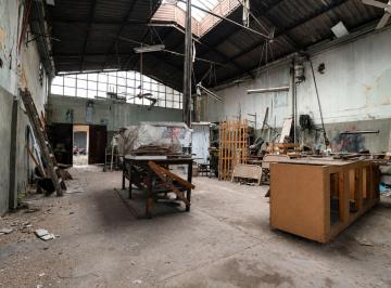 Bodega-Galpón · 340m² · Venta Galpon Parque Chacabuco con Local y Vivienda