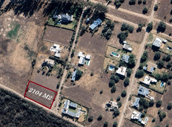 Terreno · 2104m²