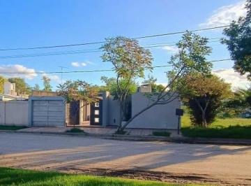 Casa · 230m² · 8 Ambientes · 2 Cocheras · Venta Casa 3 Dorm. - Las Varillas
