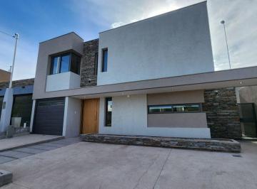 Casa de 10 ambientes, Luzuriaga · Alquiler de Casa a Estrenar en Barrio Privado Solares de Alsina - Maipú