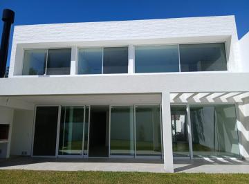 Casa · 238m² · 5 Ambientes · 2 Cocheras · Casa en Venta en Victoria, San Fernando