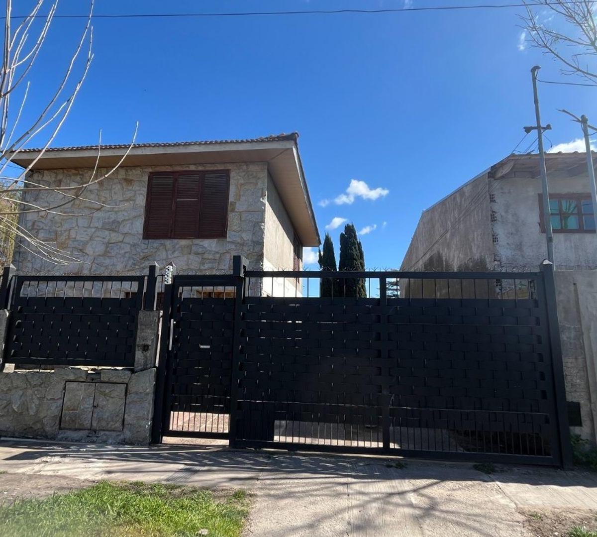 Casa de 3 ambientes + segunda vivienda en lote propio | Barrio Malvinas Argentinas | apto crédito