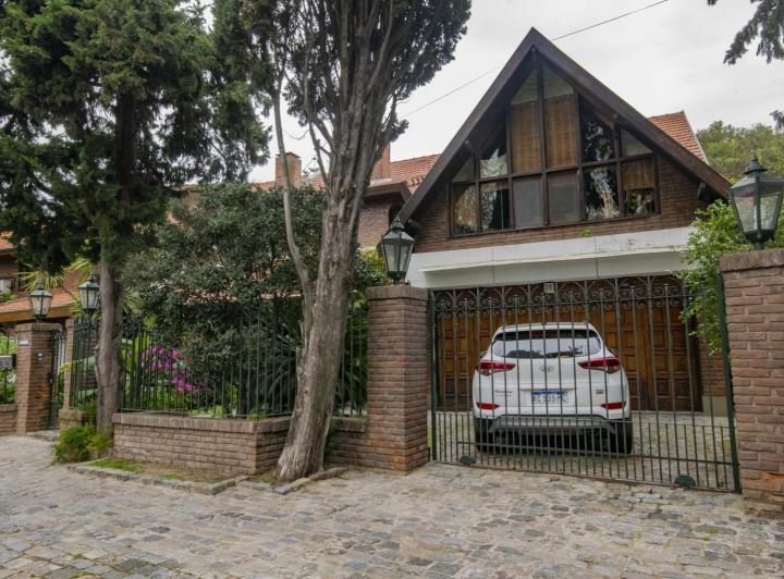 Casa · 500m² · 5 Ambientes · 1 Cochera