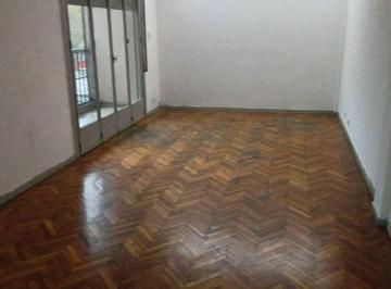 Departamento · 71m² · 3 Ambientes · Venta Departamento 3 Amb. con Dependencia Flores