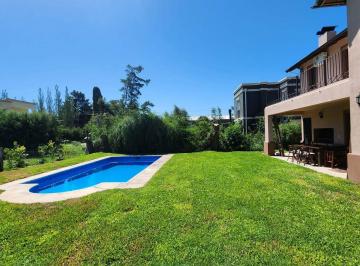 Casa · 190m² · 5 Ambientes · 1 Cochera · Casa en Venta en Pilar Barrio Buen Retiro
