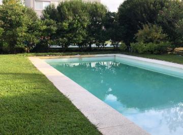 Casa · 250m² · 6 Ambientes · 2 Cocheras · Casa en Los Alisos
