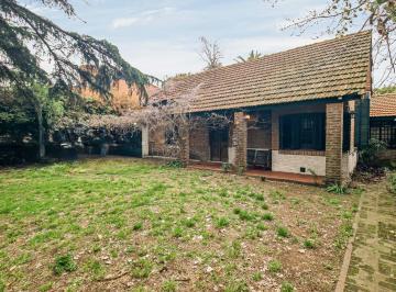 Casa · 145m² · 4 Ambientes · 1 Cochera · Casa en Jose Marmol